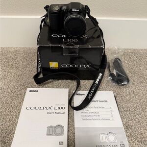 Nikon Coolpix L100 10MP Digital Bridge Camera 15x Zoom